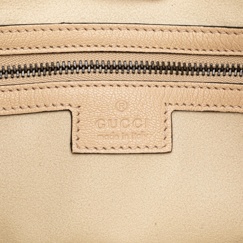 Gucci Medium Leather Aphrodite Crossbody (SHG-xZuJhO)