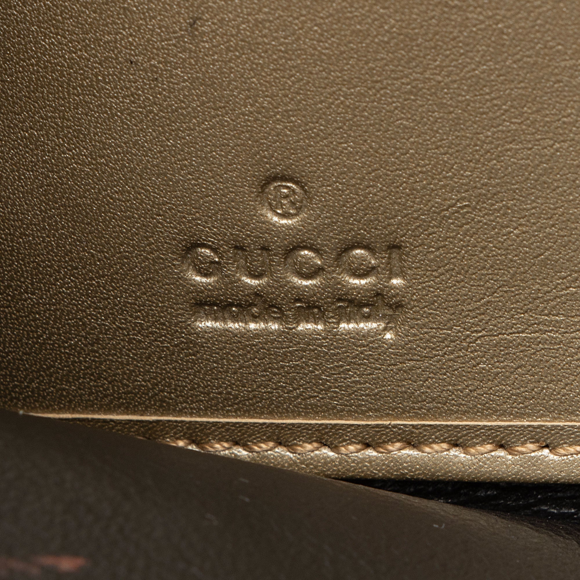 Gucci Metallic GG Imprime Zip Around Wallet (SHF-Q4BvCG)