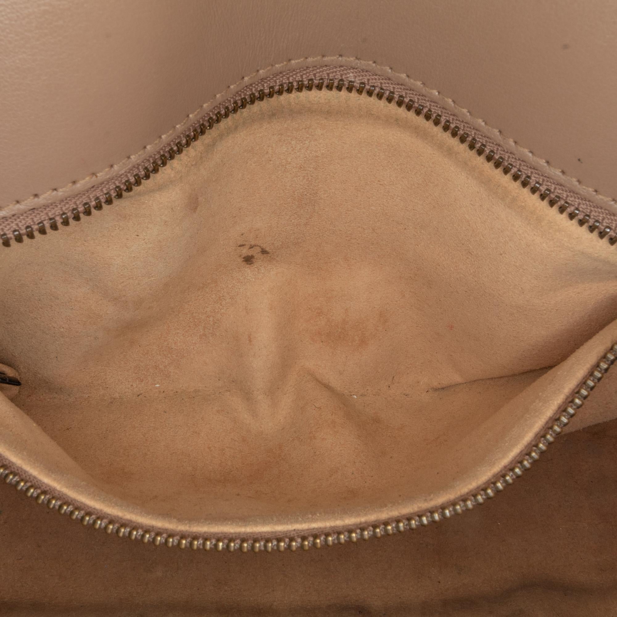 Gucci Small GG Marmont Matelasse Crossbody Bag (SHG-WEebbv)