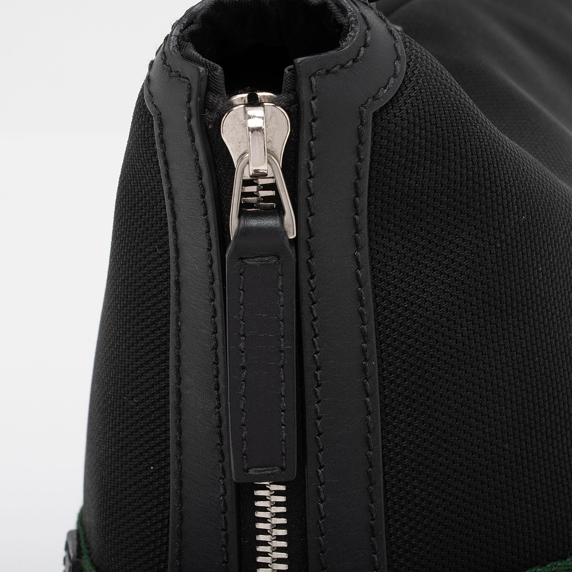 Gucci Techno Canvas Web Messenger (SHF-TvzLG9)