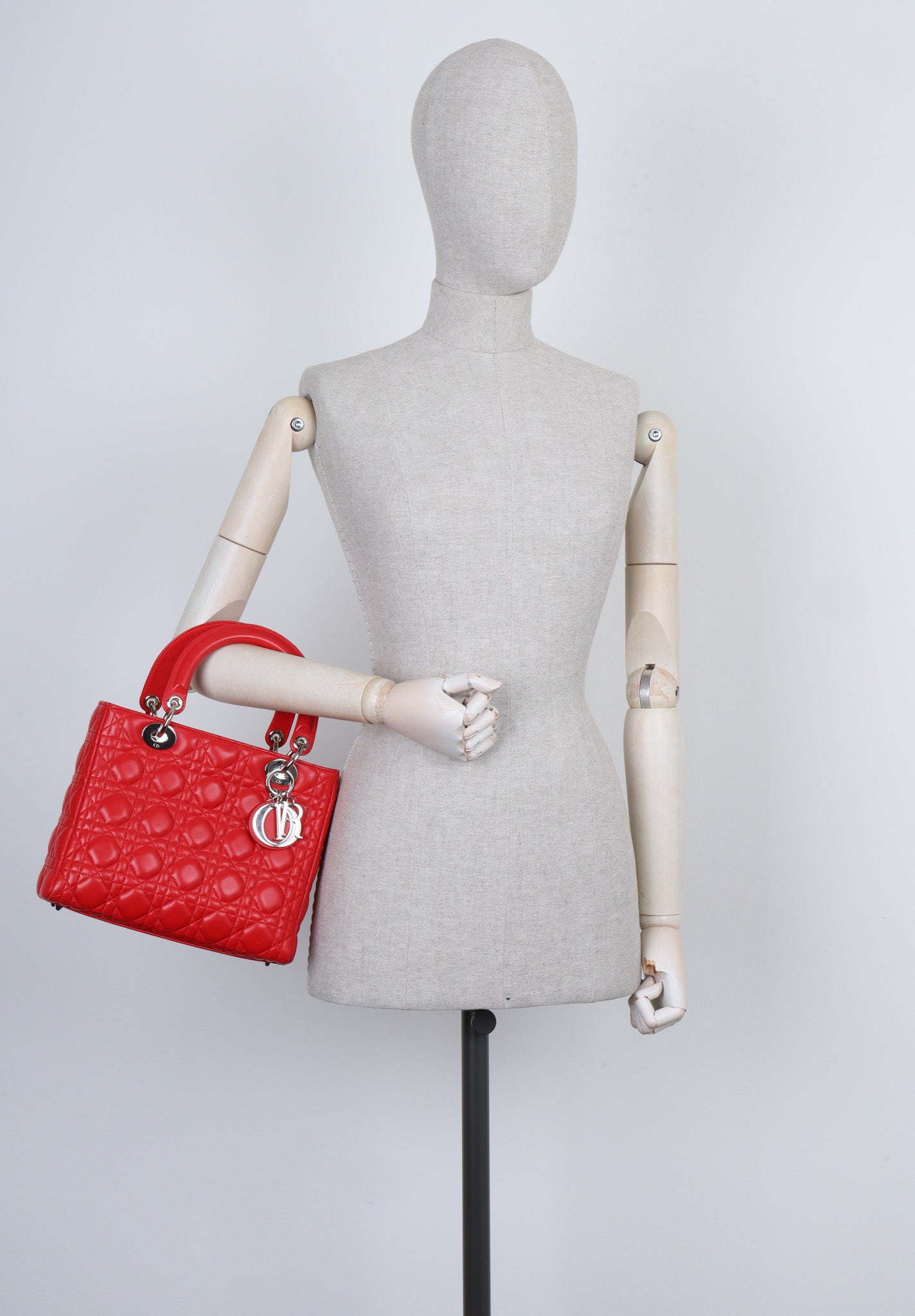 CHRISTIAN DIOR Lady Dior Medium Red