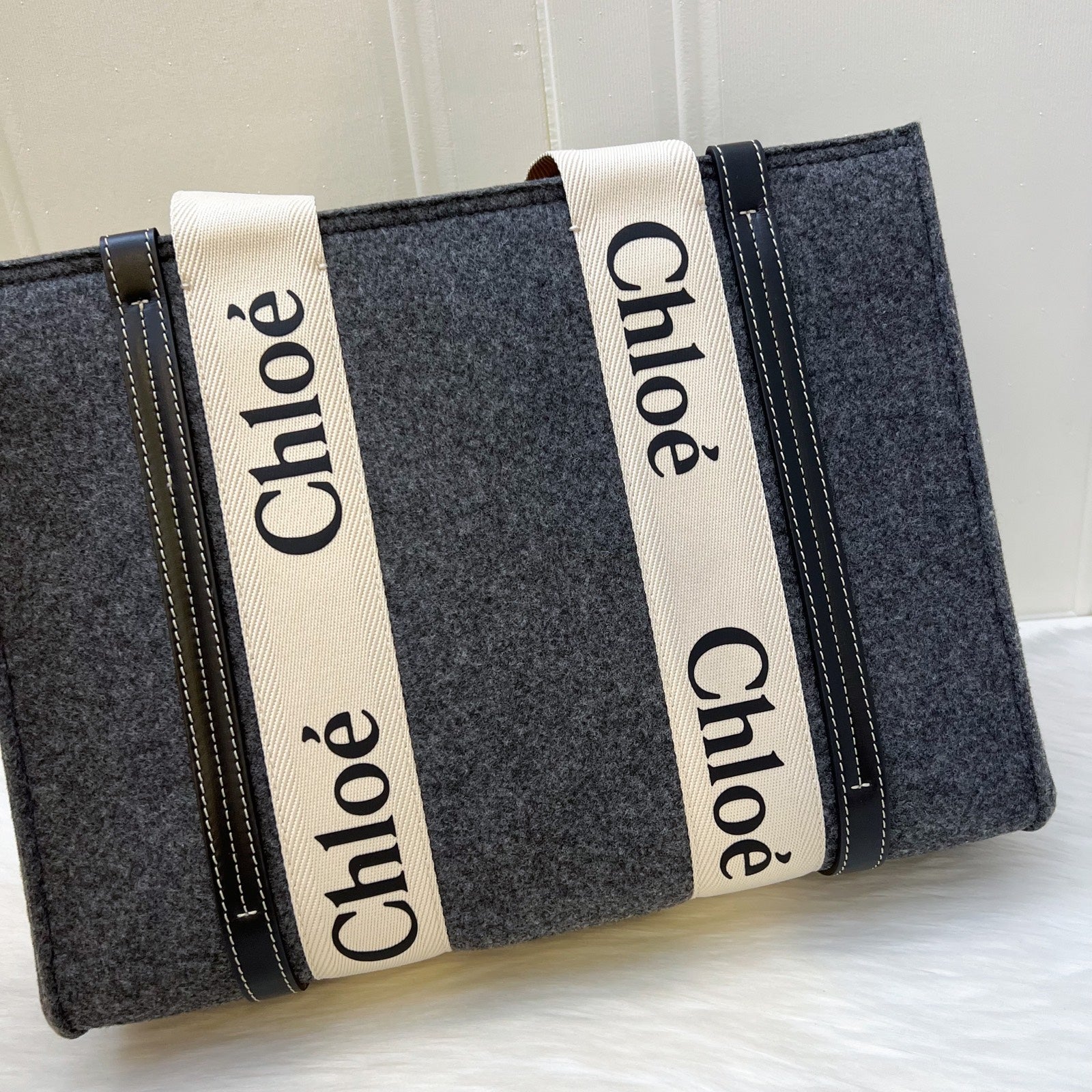 Chloe Woody Medium Tote Bag in mere Grey Felt Fabric and Black Leather Trim