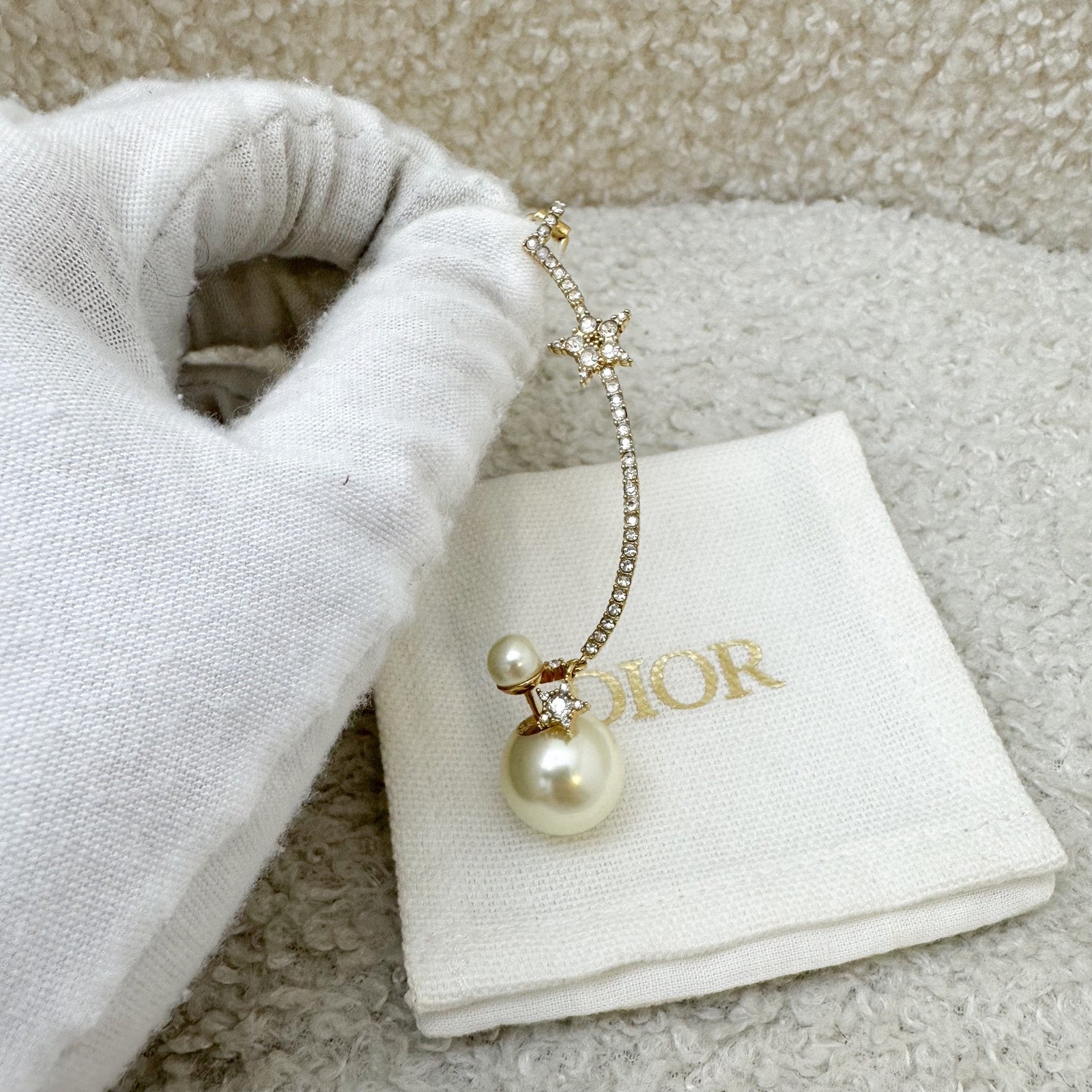 Dior Single Sided Pearls Earring in GHW
