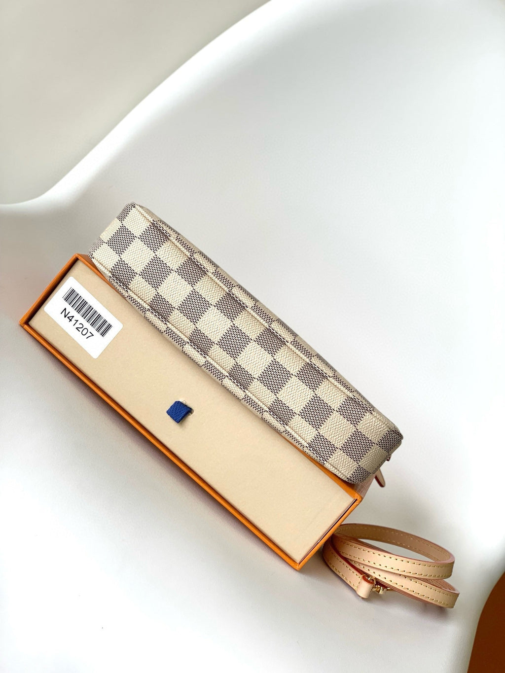 Louis Vuitton pochette accessories 23cm beige damier azur canvas