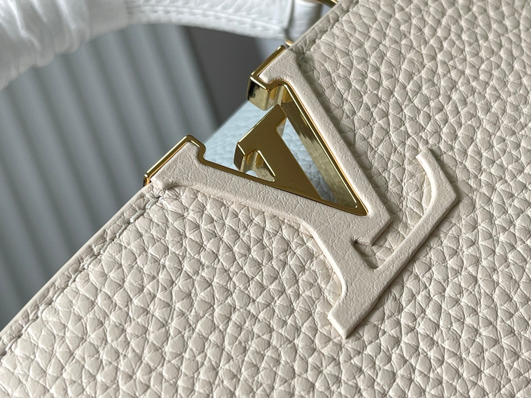 Louis Vuitton CAPUCINES MINI 21 CREAM CLOUD BLUE TAURILLON GOLD  HARDWARE