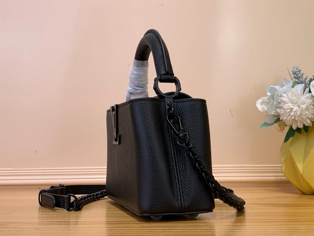 Louis Vuitton Capucines Mini 22cm East-West All Black