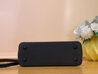 Louis Vuitton Capucines Mini 22cm East-West All Black