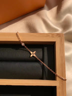 Louis Vuitton BLOSSOM SERIES SINGLE FLOWER DIAMOND COLLARBONE BRACELET