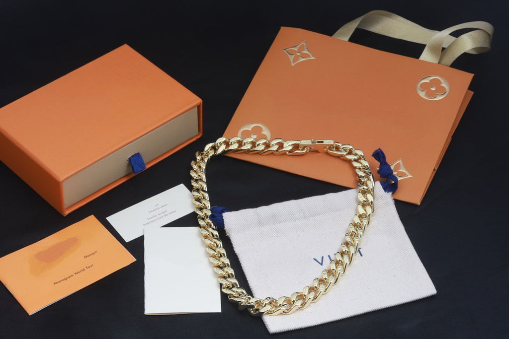 Louis Vuitton CHAIN LINKS MONOGRAM PATTERN NECKLACE GOLD-COLOR HARDWARE