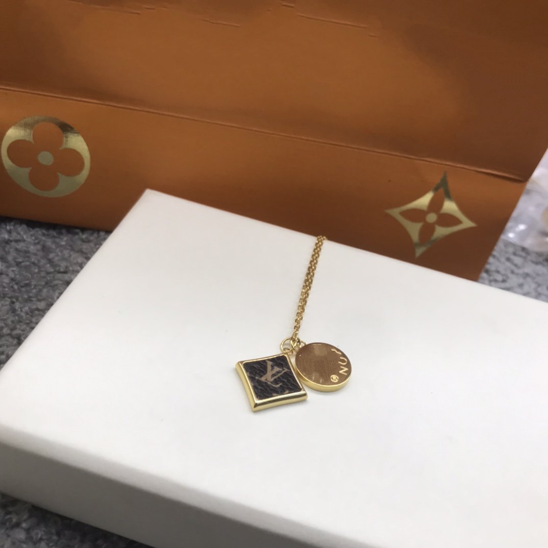 Louis Vuitton NECKLACE MONOGRAM SQUARE