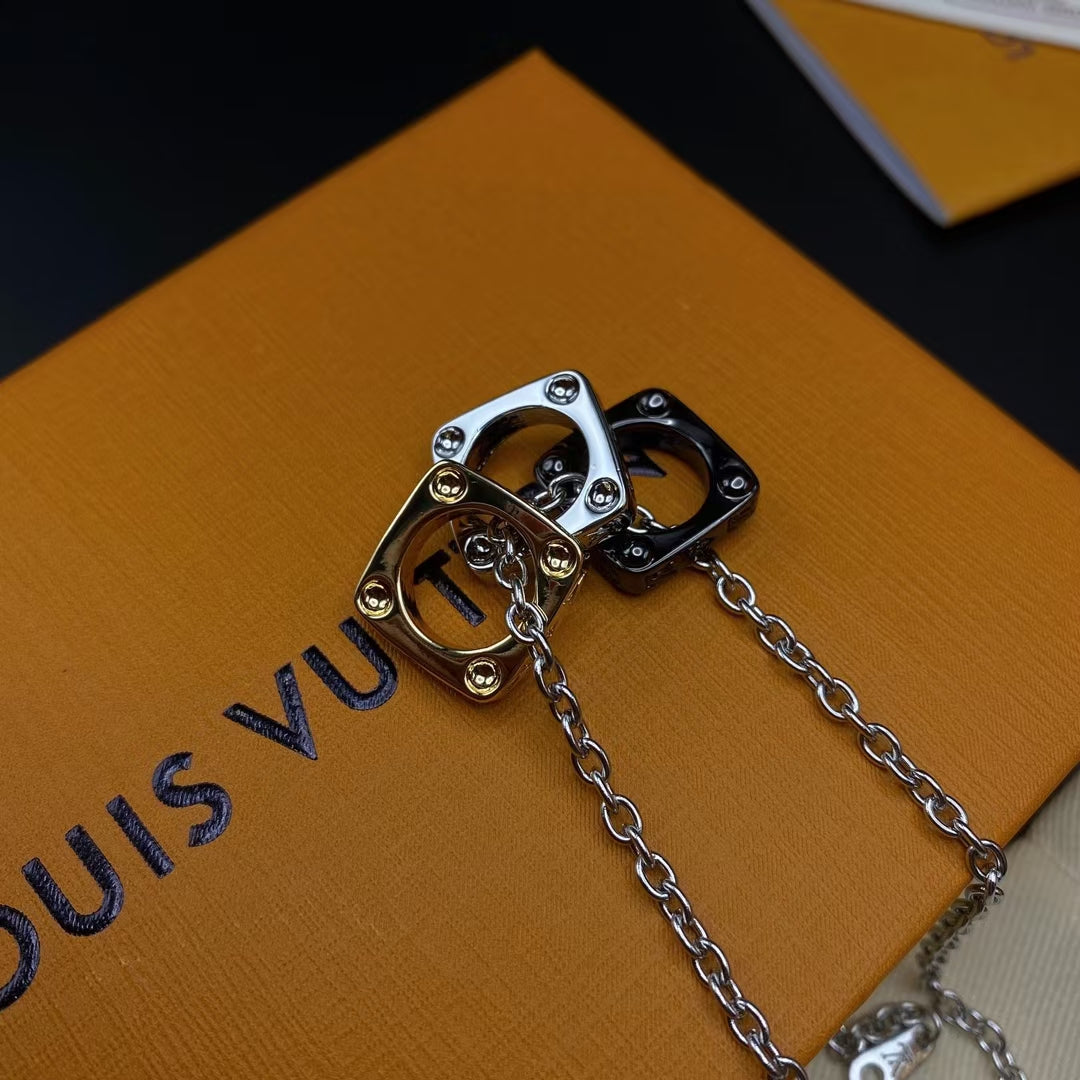 Louis Vuitton MONOGRAM BOLD NECKLACE