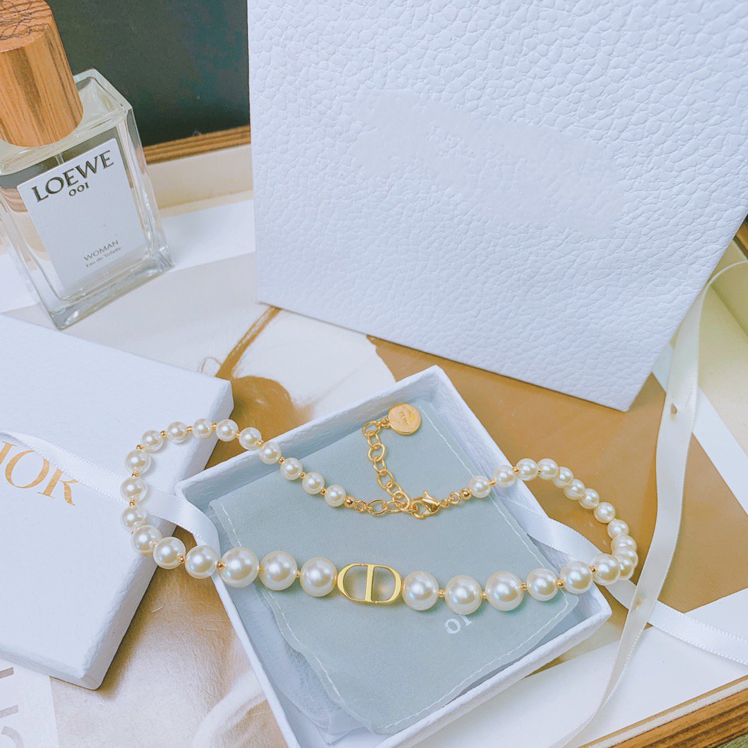 DIOR PEARL NECKLACE