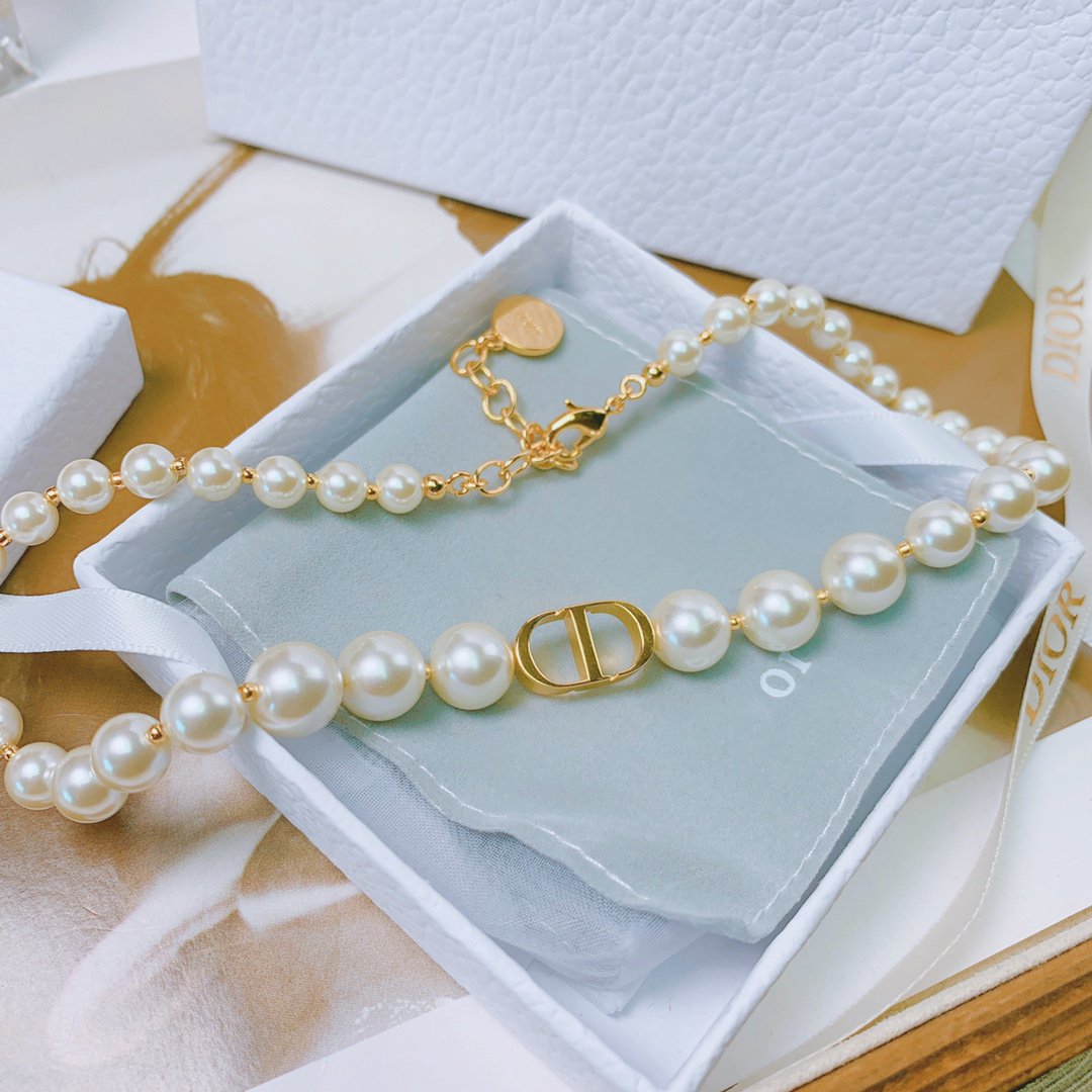 DIOR PEARL NECKLACE
