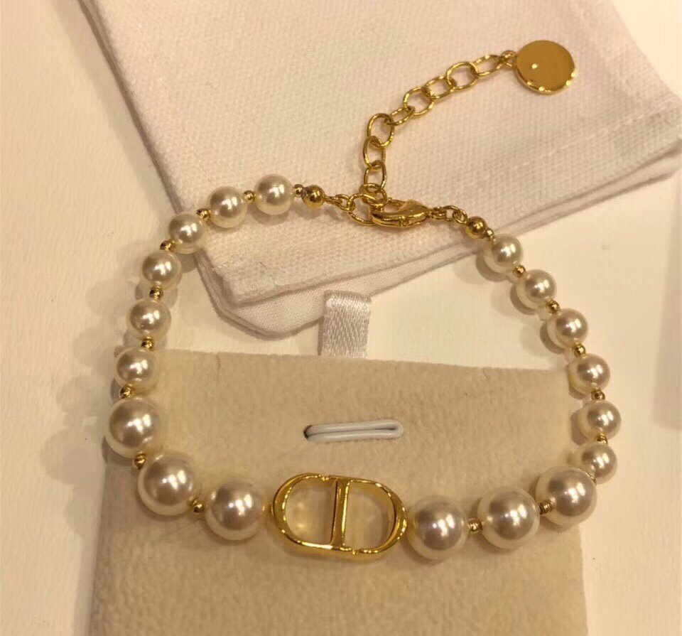 DIOR THE LETTER SIMPLE PEARL BRACELET