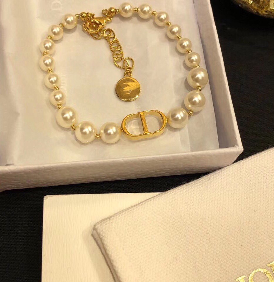 DIOR THE LETTER SIMPLE PEARL BRACELET