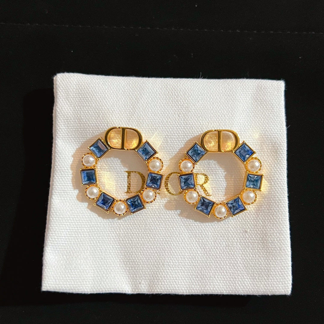 DIOR EARRINGS GOLD-FINISH METAL WITH RESIN PEARLS AND AMBER-COLORED CRYSTALS