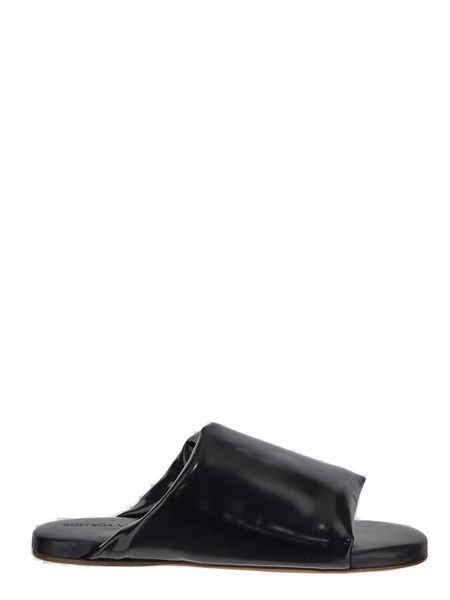 Bottega Veneta Men's Leather Slides in Black | Size 43 | 730289V2LR0