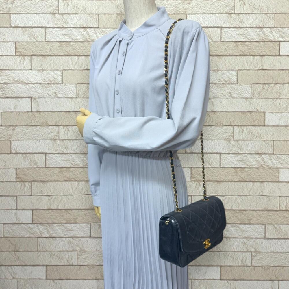 Black Leather Chanel Shoulder Bag