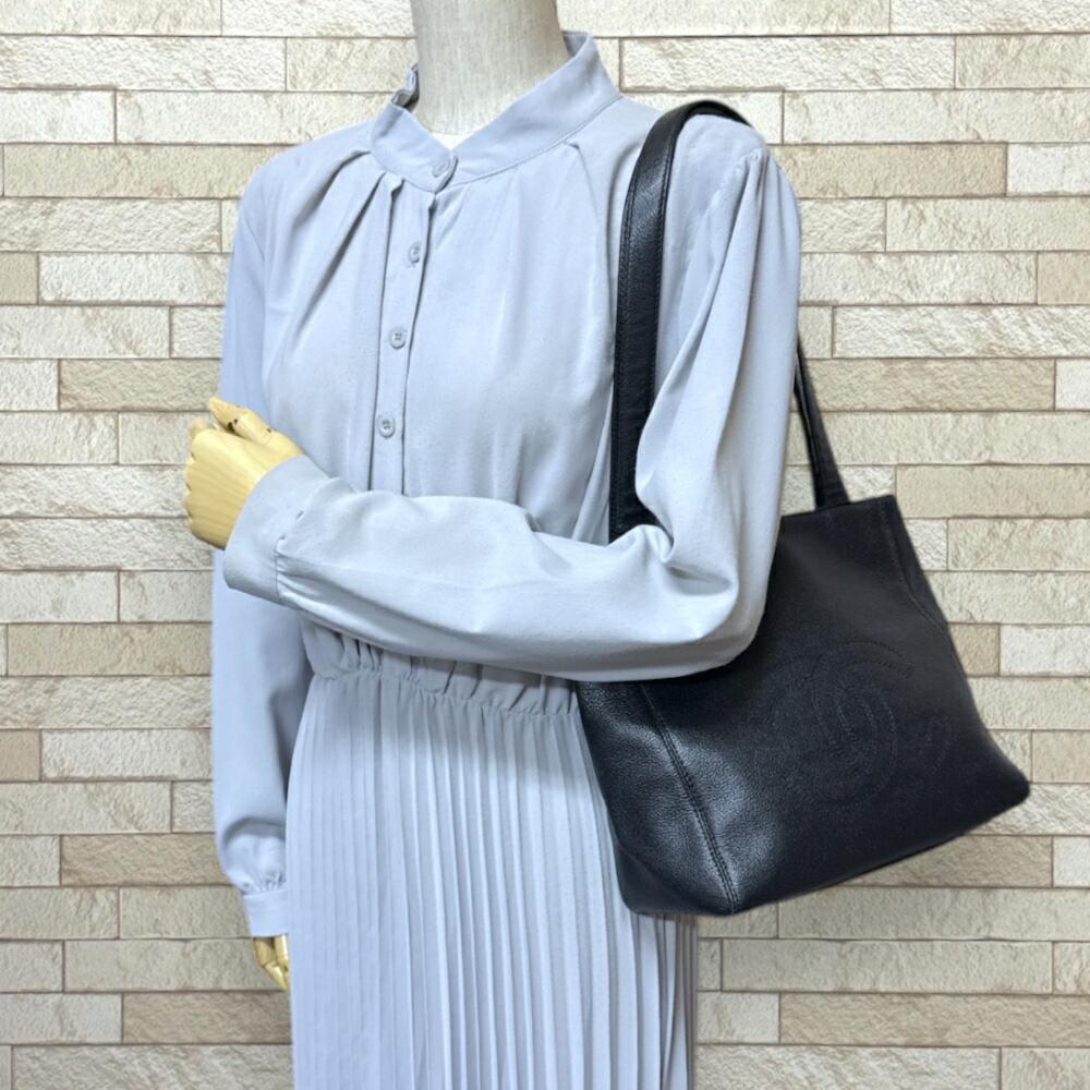 Black Leather Chanel Shoulder Bag
