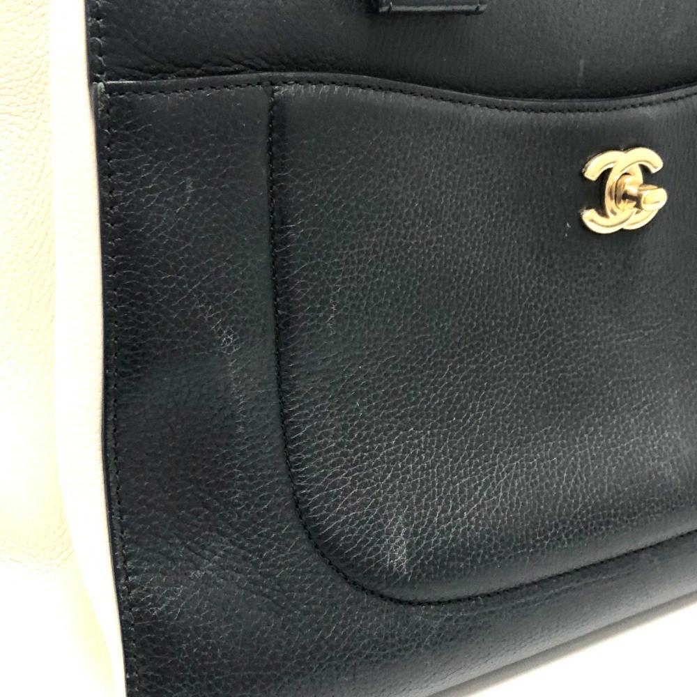 Black Leather Chanel Shoulder Bag