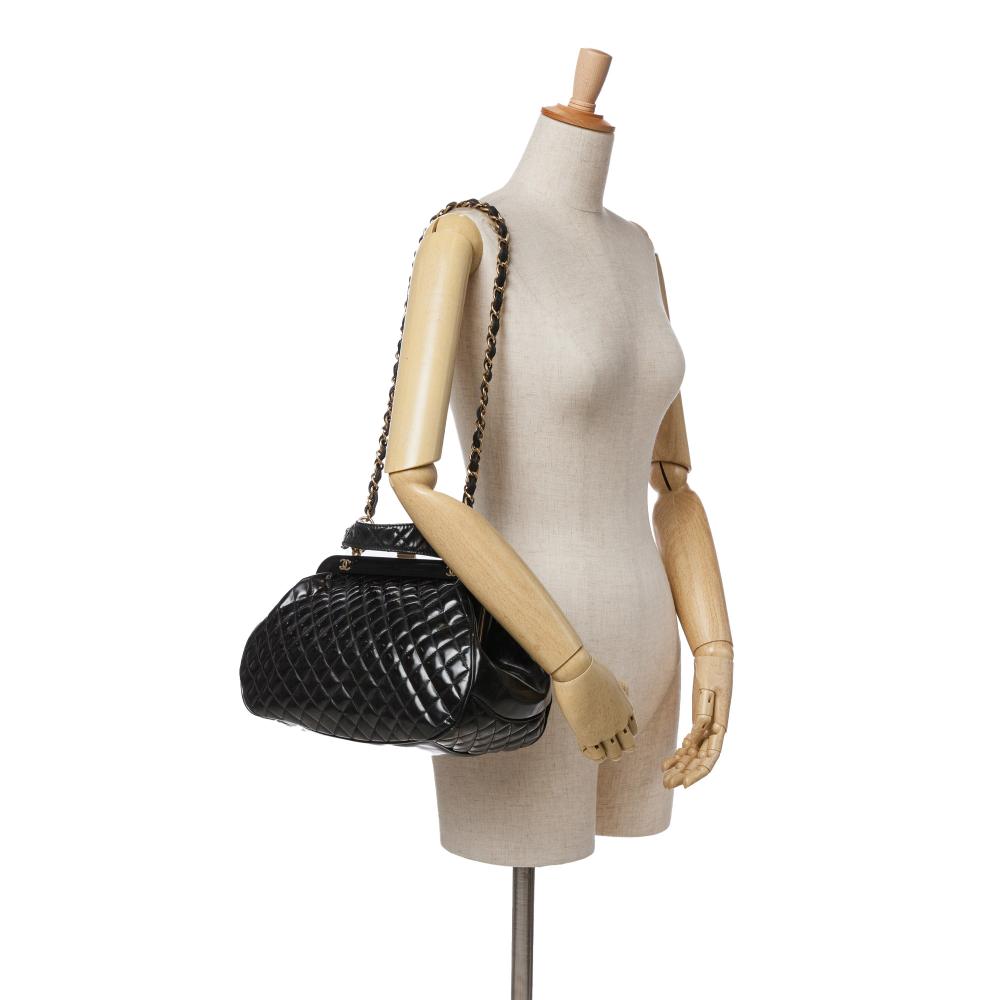 Black Leather Chanel Shoulder Bag