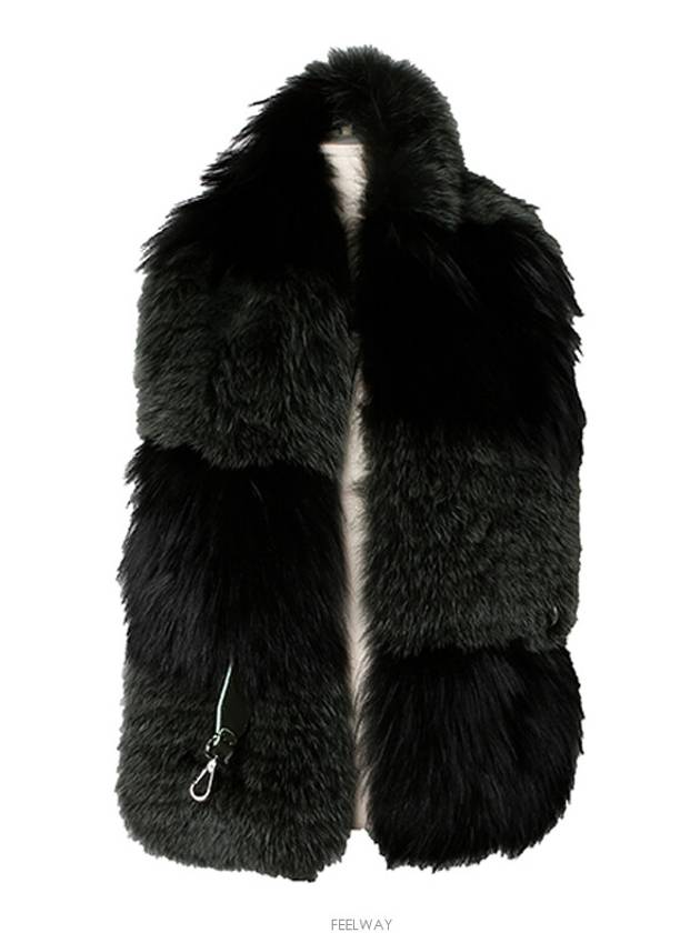 Fendi women muffler