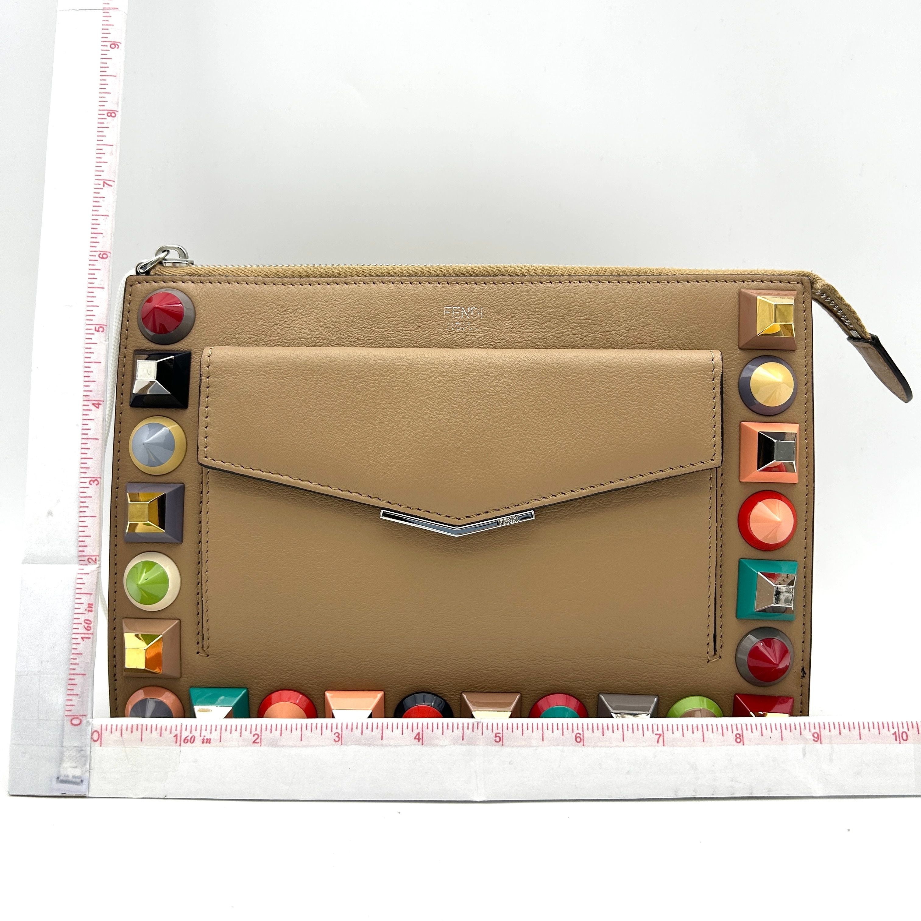 Leather handbag Fendi Beige in Leather LA14545