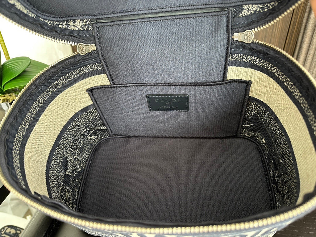 DIOR  DIORtravel vanity 25 black embroidery
