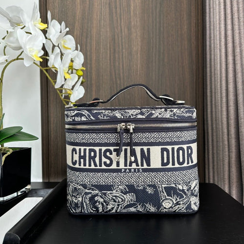 DIOR  DIORtravel vanity 25 black embroidery