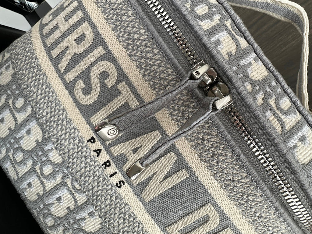 DIOR  DIORtravel vanity 25 grey oblique embroidery