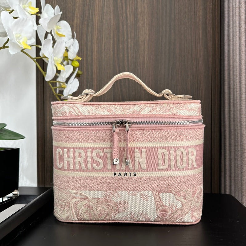DIOR  DIORtravel vanity 25 pink embroidery