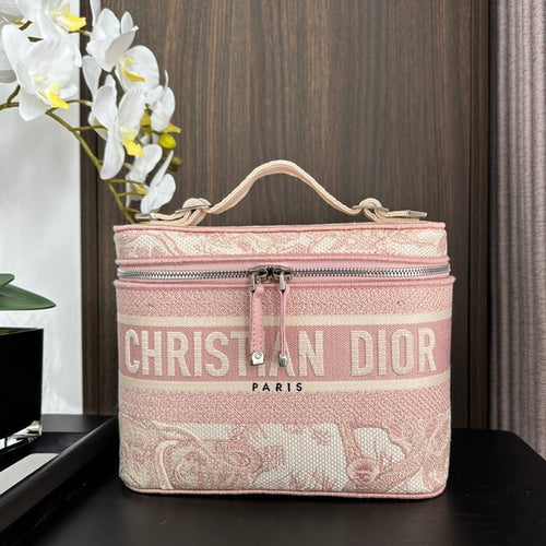 DIOR  DIORtravel vanity 25 pink embroidery
