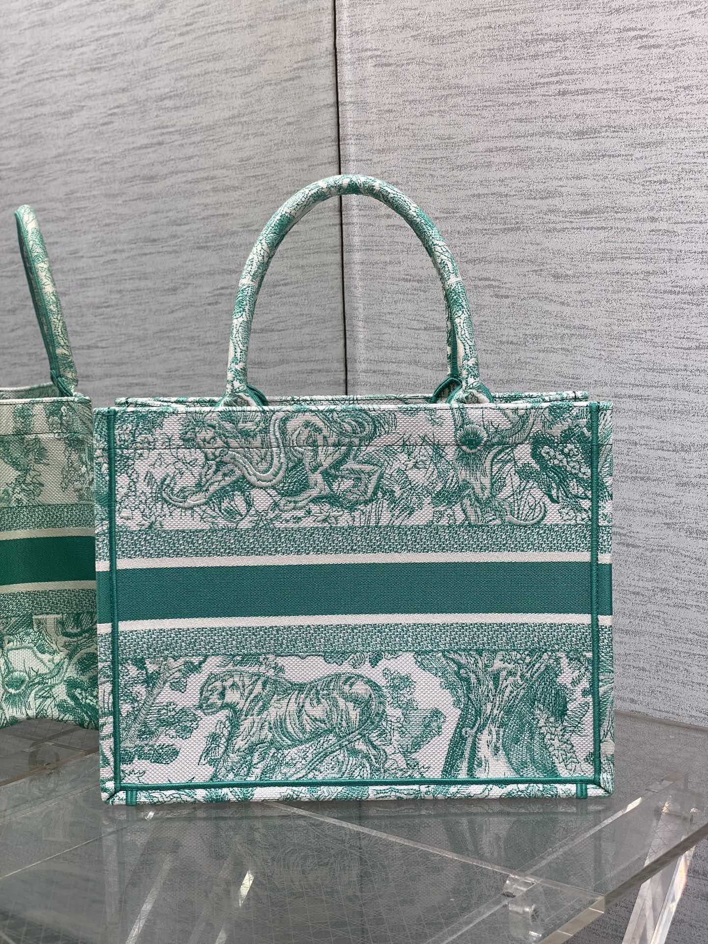 DIOR medium  DIORiviera book tote 36 aquamarina tiger embroidery canvas