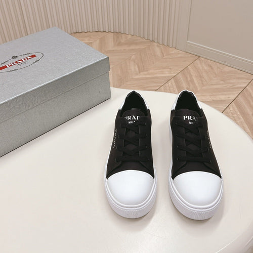 PRADA LOGO OUTLET BASIC SNEAKERS BLACK AND WHITE TOE CALFSKIN