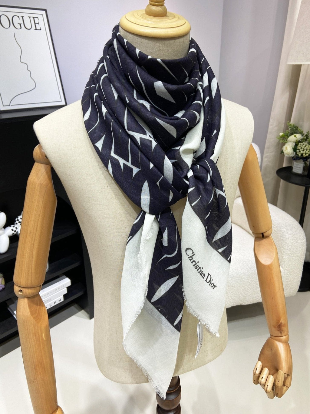 DIOR MISS  DIOR ALLOVER SHAWL 140 CM IN BLACK MIX WHITE SILK CASHMERE 411629