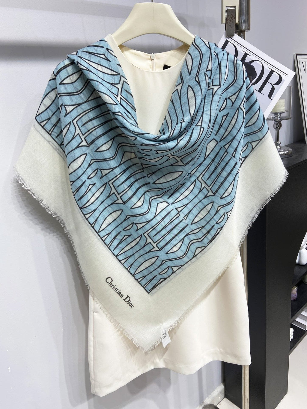 DIOR MISS  DIOR ALLOVER SHAWL 140 CM IN POWDER BLUE MIX WHITE SILK CASHMERE 411630