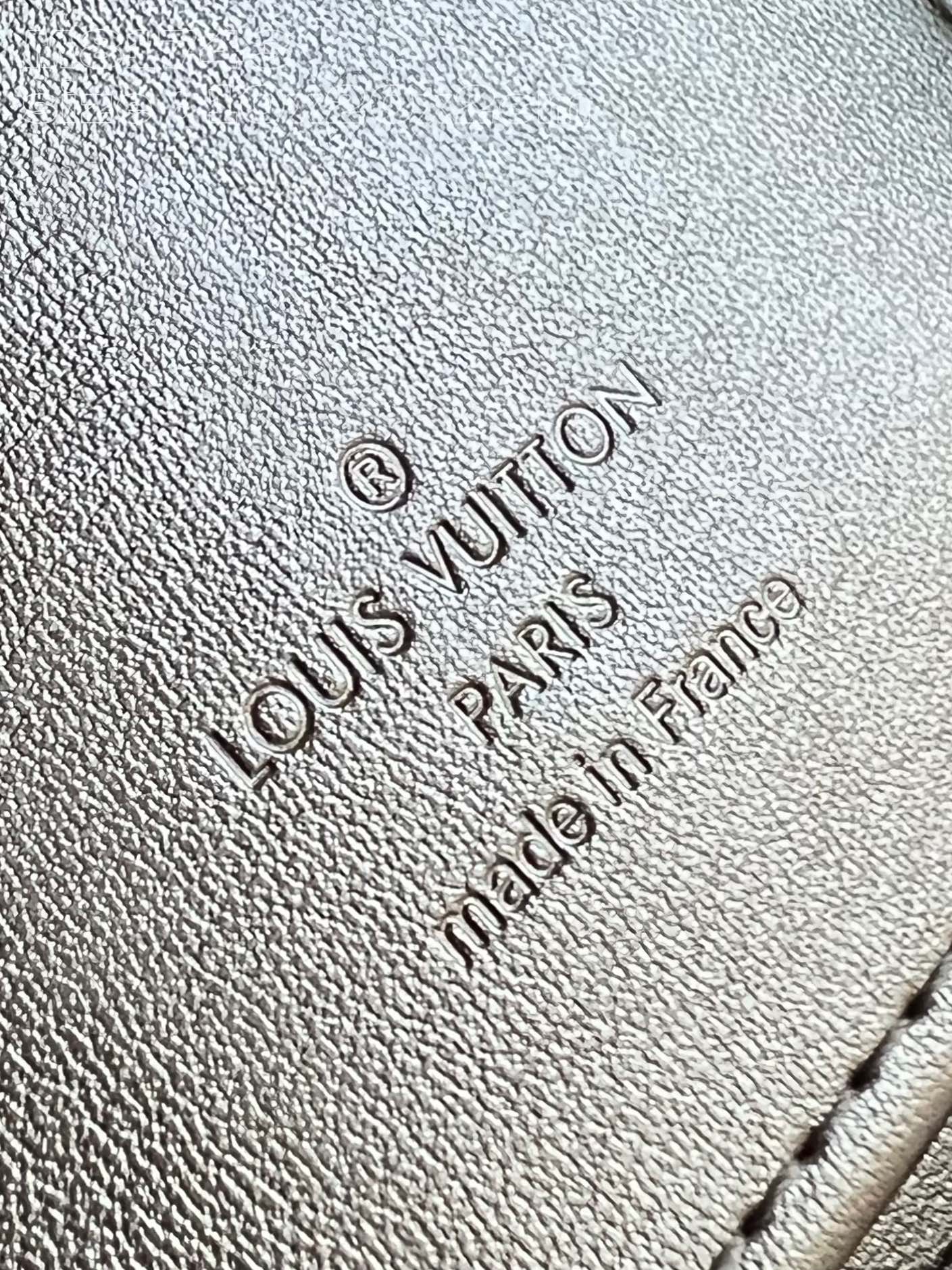 Louis Vuitton ZIPPY VERTICAL AEROGRAM WALLET 20CM BLACK CALFSKIN