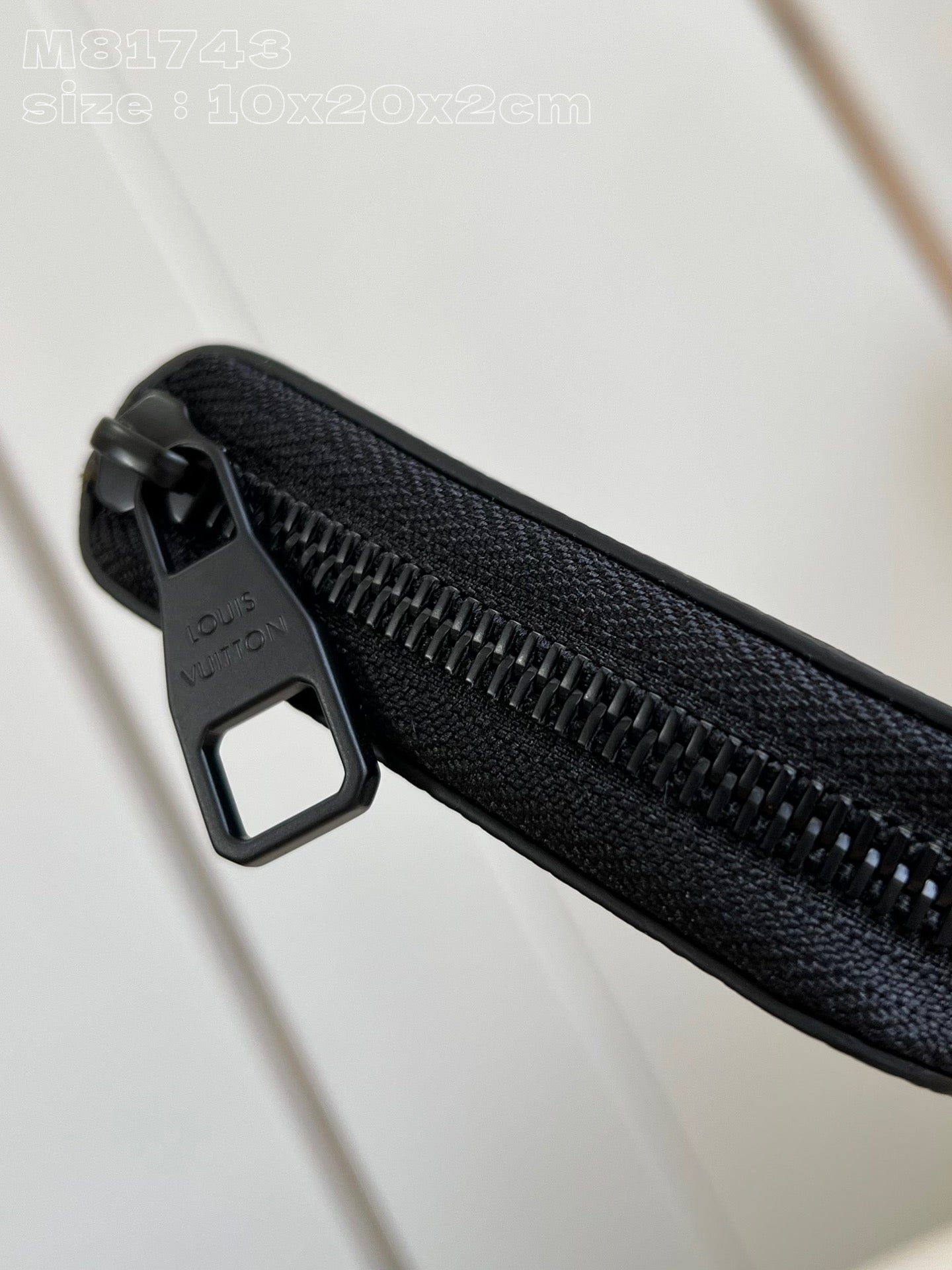 Louis Vuitton ZIPPY VERTICAL AEROGRAM WALLET 20CM BLACK CALFSKIN