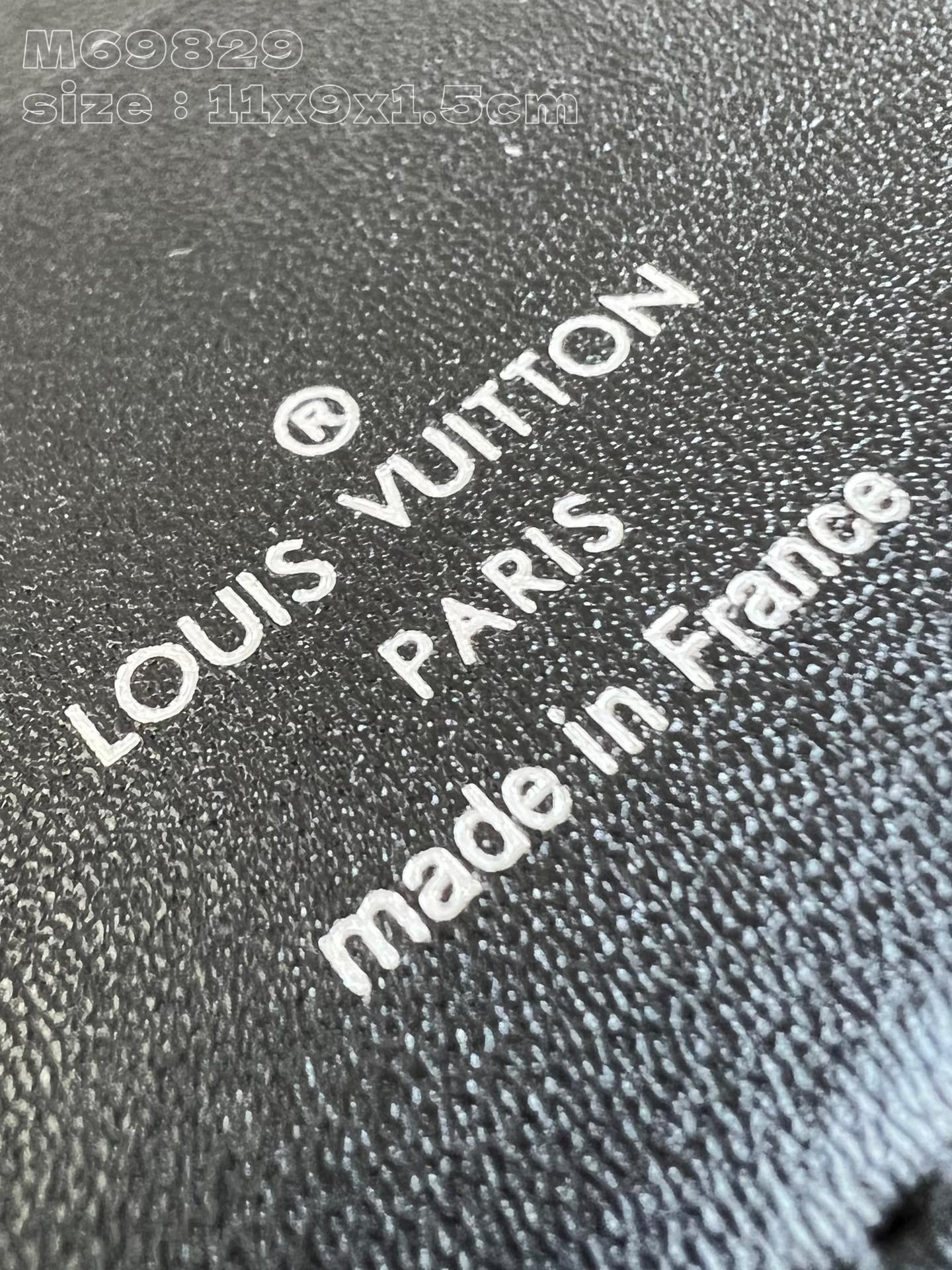Louis Vuitton MULTIPLE WALLET AEROGRAM 10CM BLACK CALFSKIN