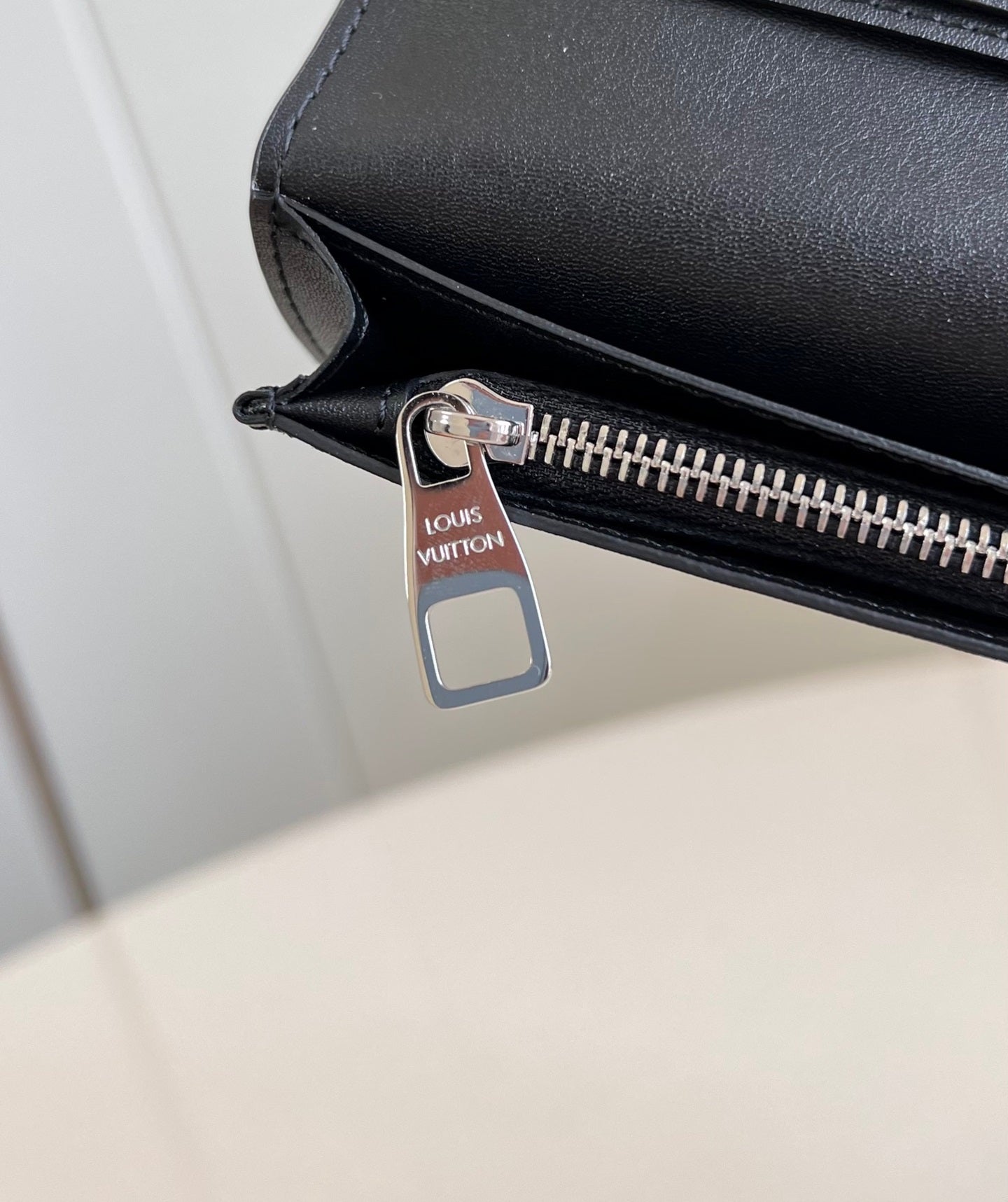 Louis Vuitton BRAZZA WALLET 19CM BLACK CALFSKIN