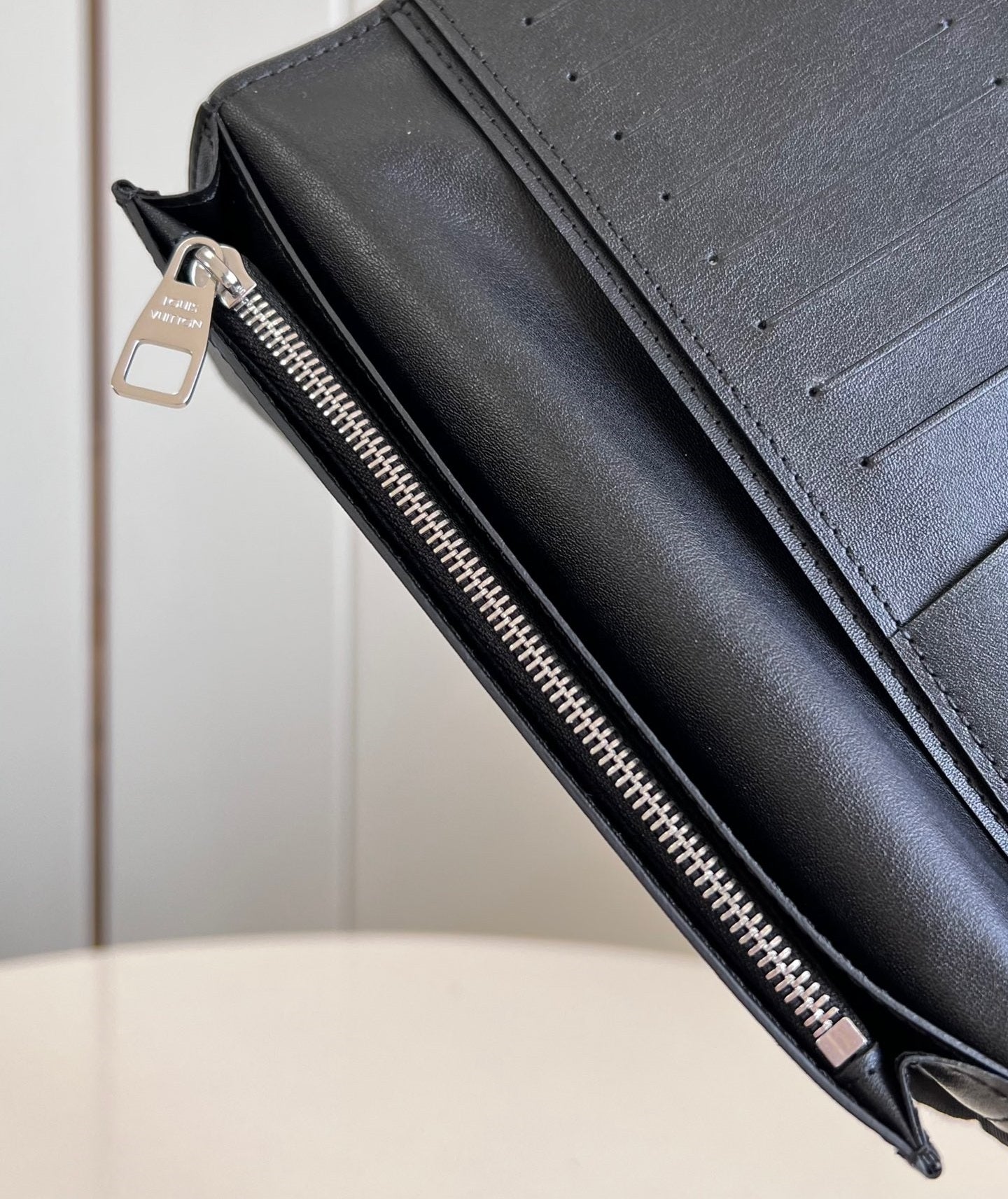 Louis Vuitton BRAZZA WALLET 19CM BLACK CALFSKIN