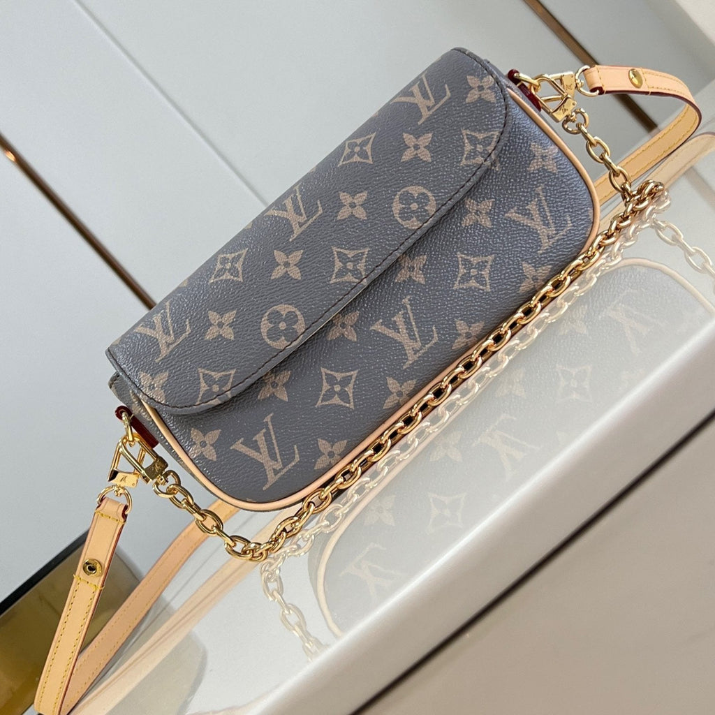 Louis Vuitton Woc Ivy 23.5 Gray Monogram Coasted Canvas