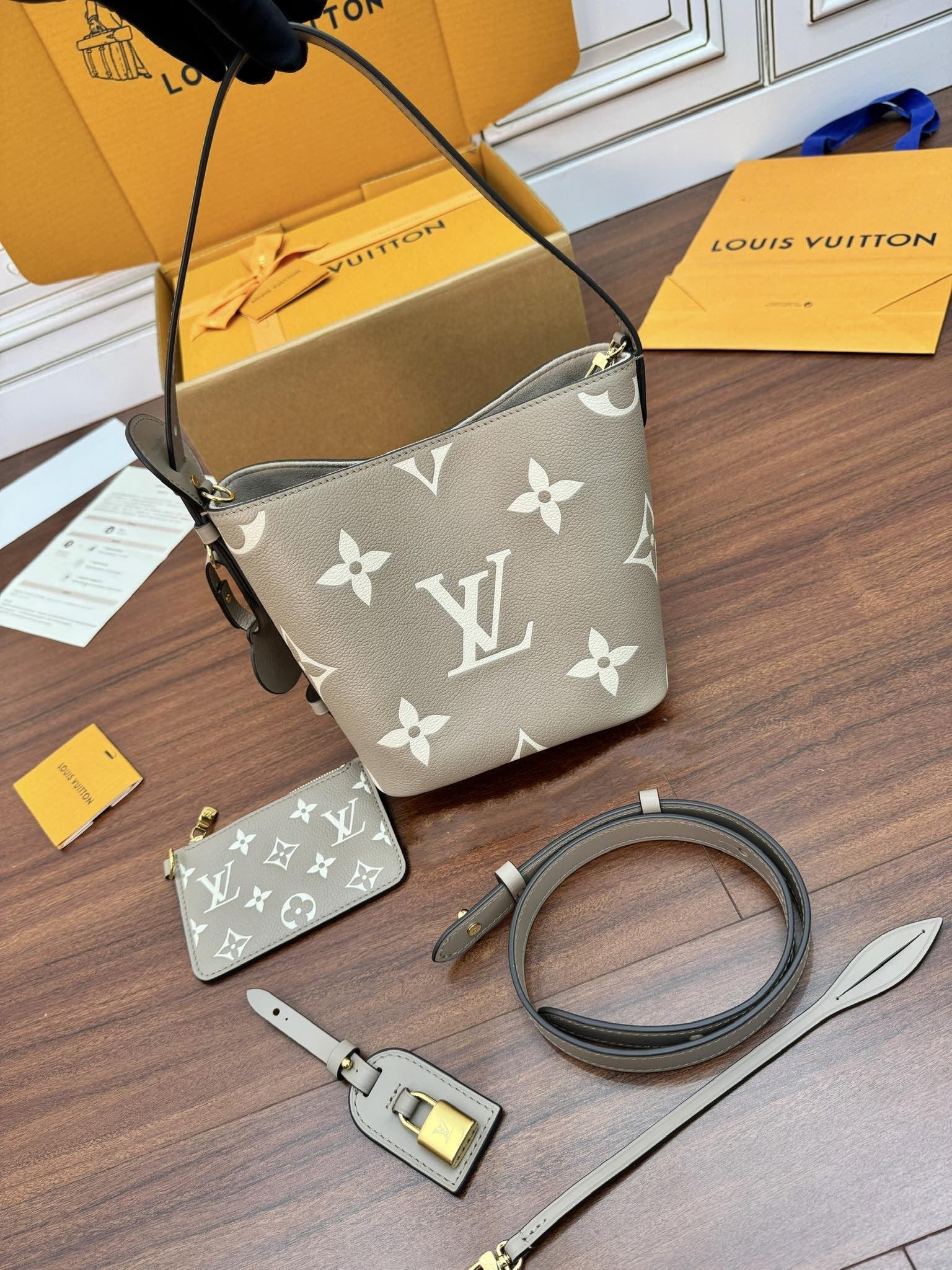 Louis Vuitton Bucket Bag 16cm Khaki Nude Monogram Canvas 330403