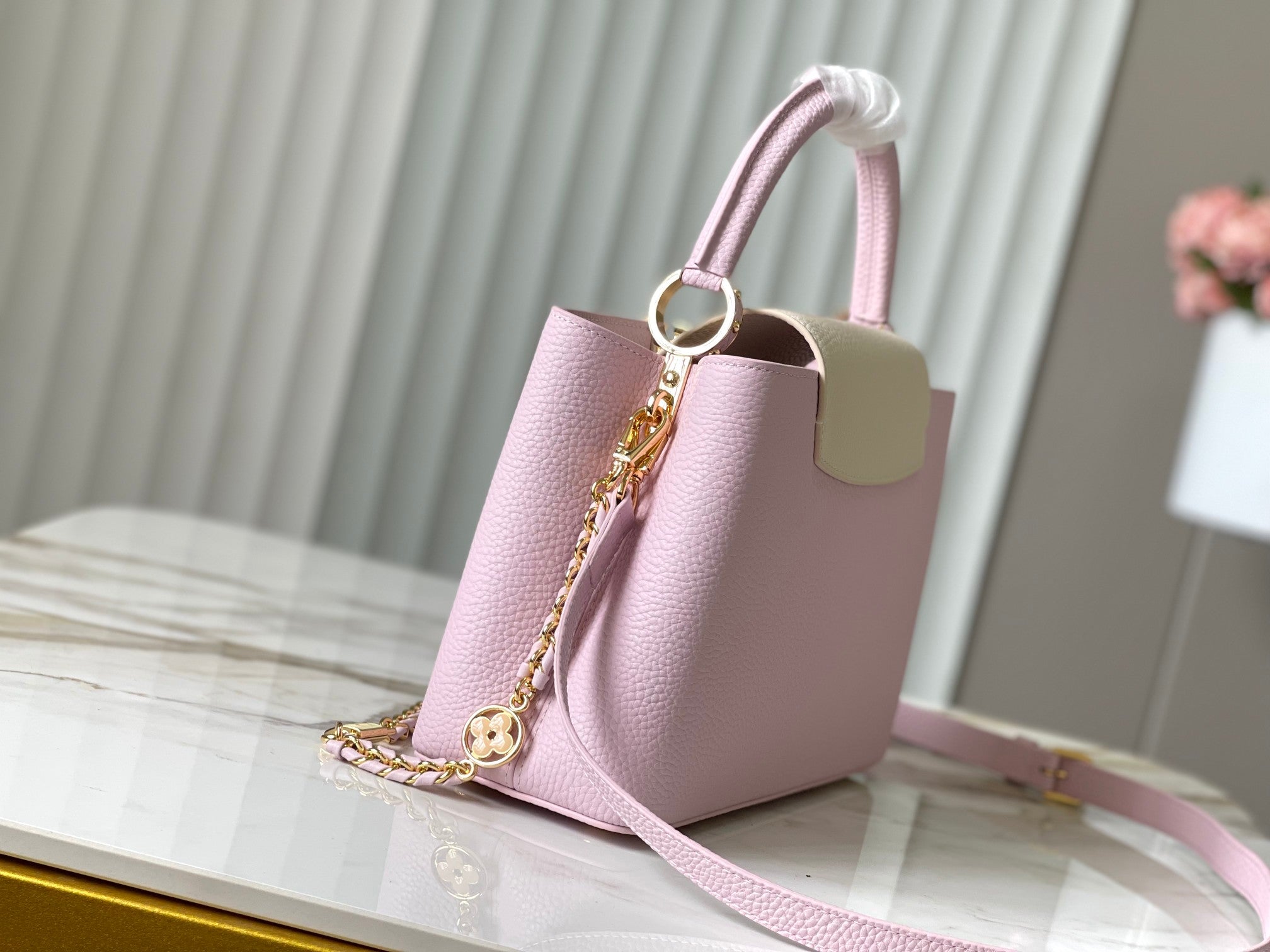 Louis Vuitton capucines mm 31.5 pink taurillon leather gold hardware