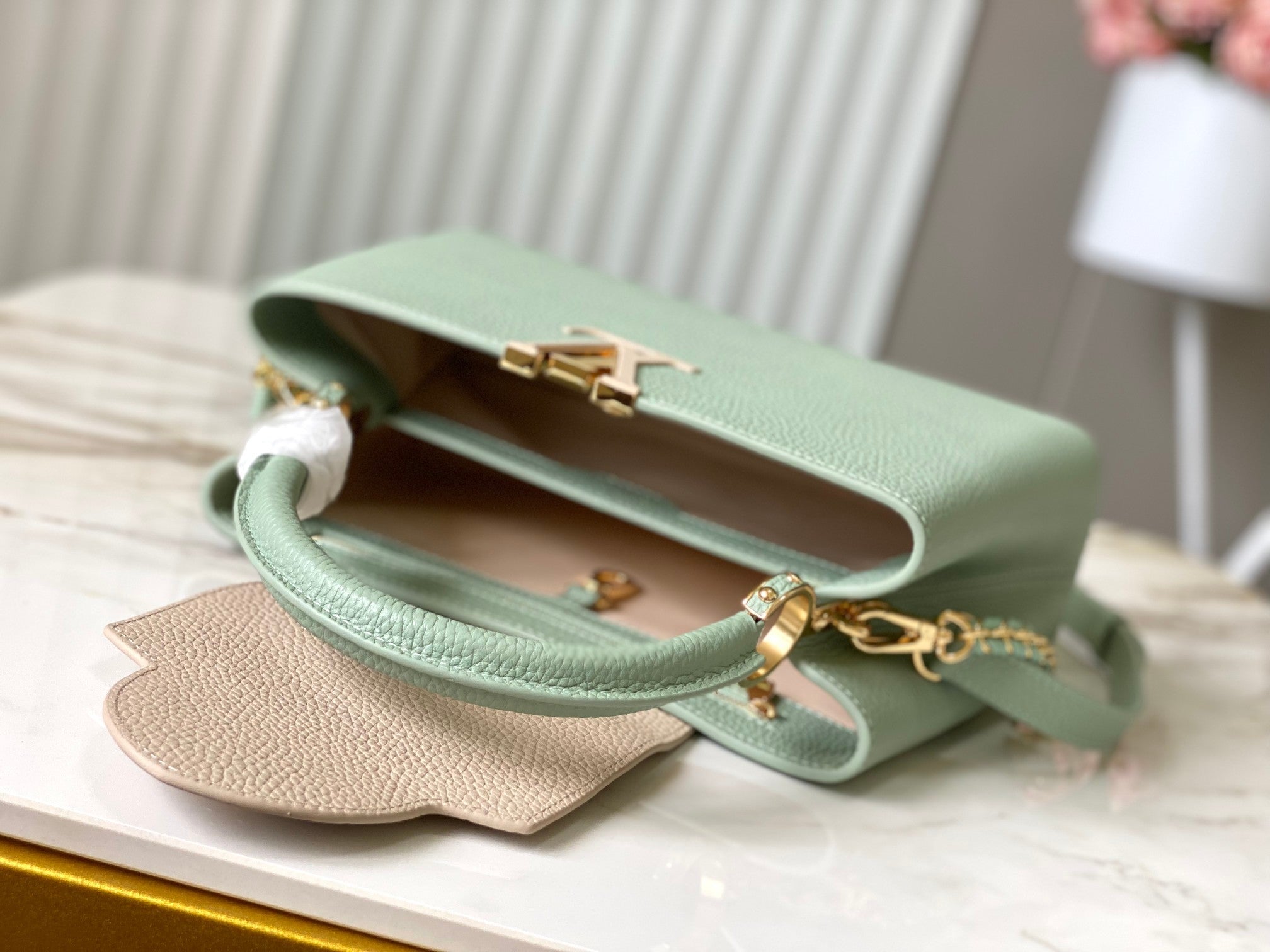 Louis Vuitton capucines mm 31.5 green beige taurillon leather gold hardware