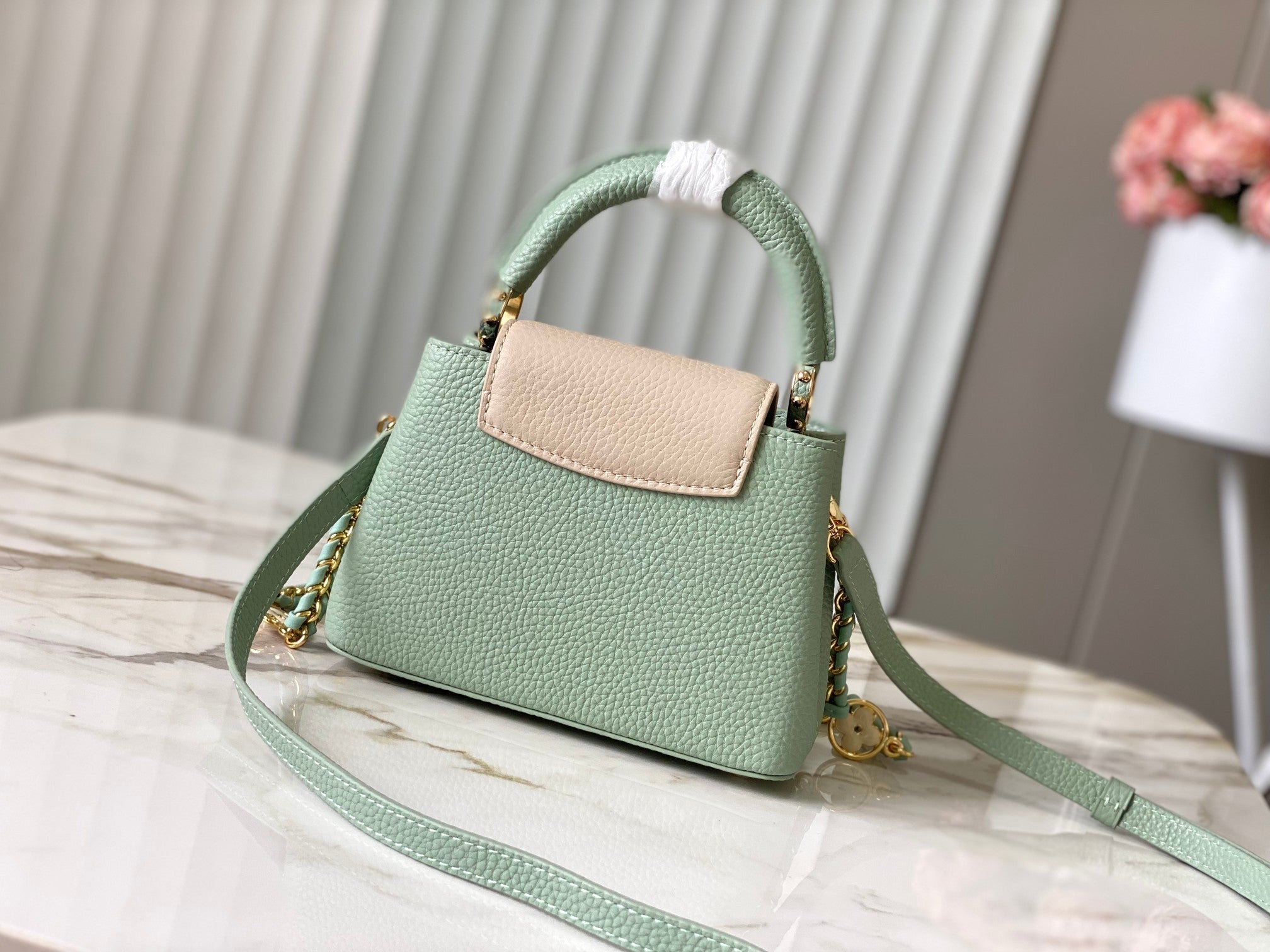 Louis Vuitton capucines mini 21 green beige taurillon leather gold hardware