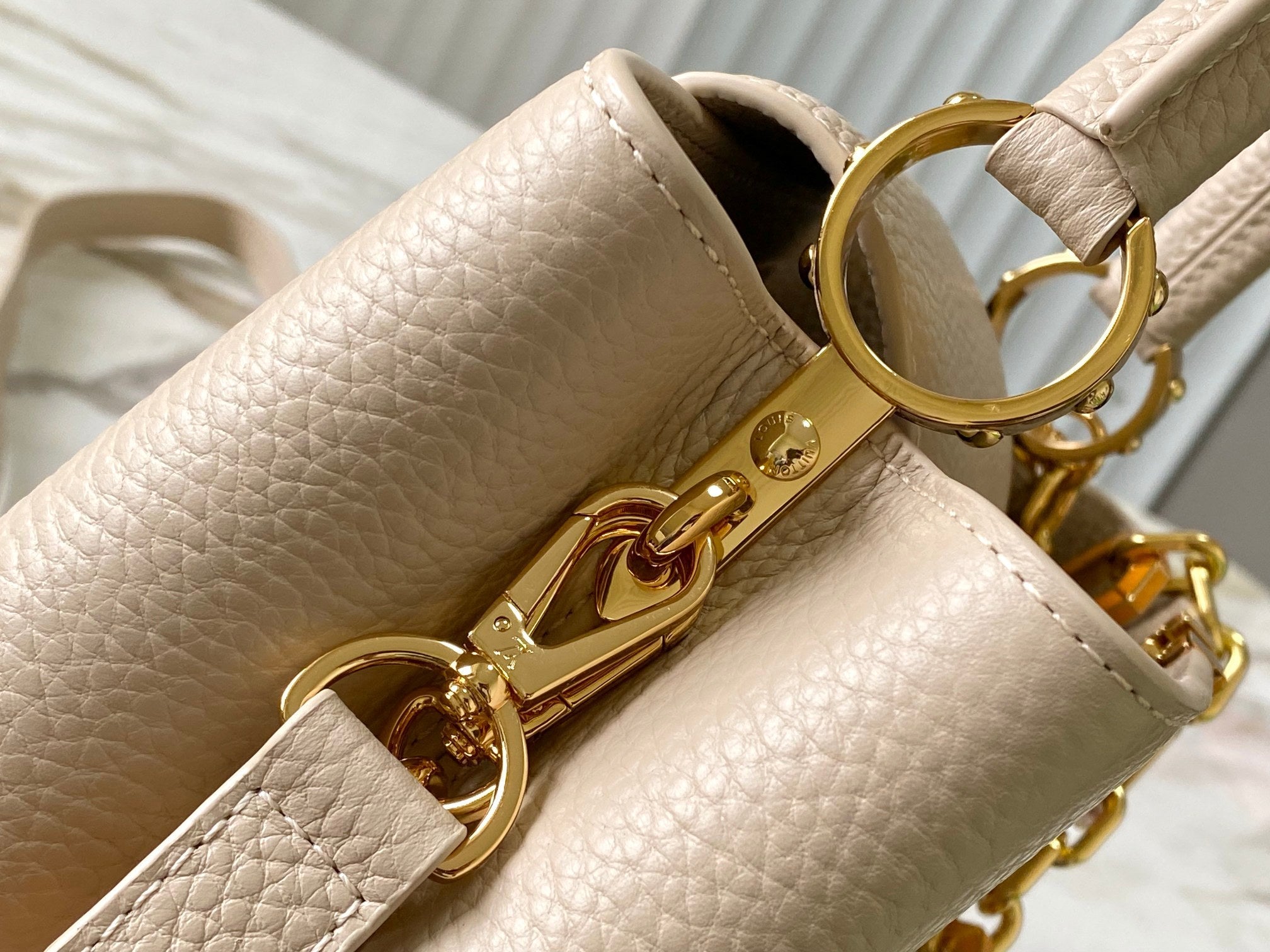 Louis Vuitton CAPUCINES BB 27CM BEIGE TAURILLON LEATHER