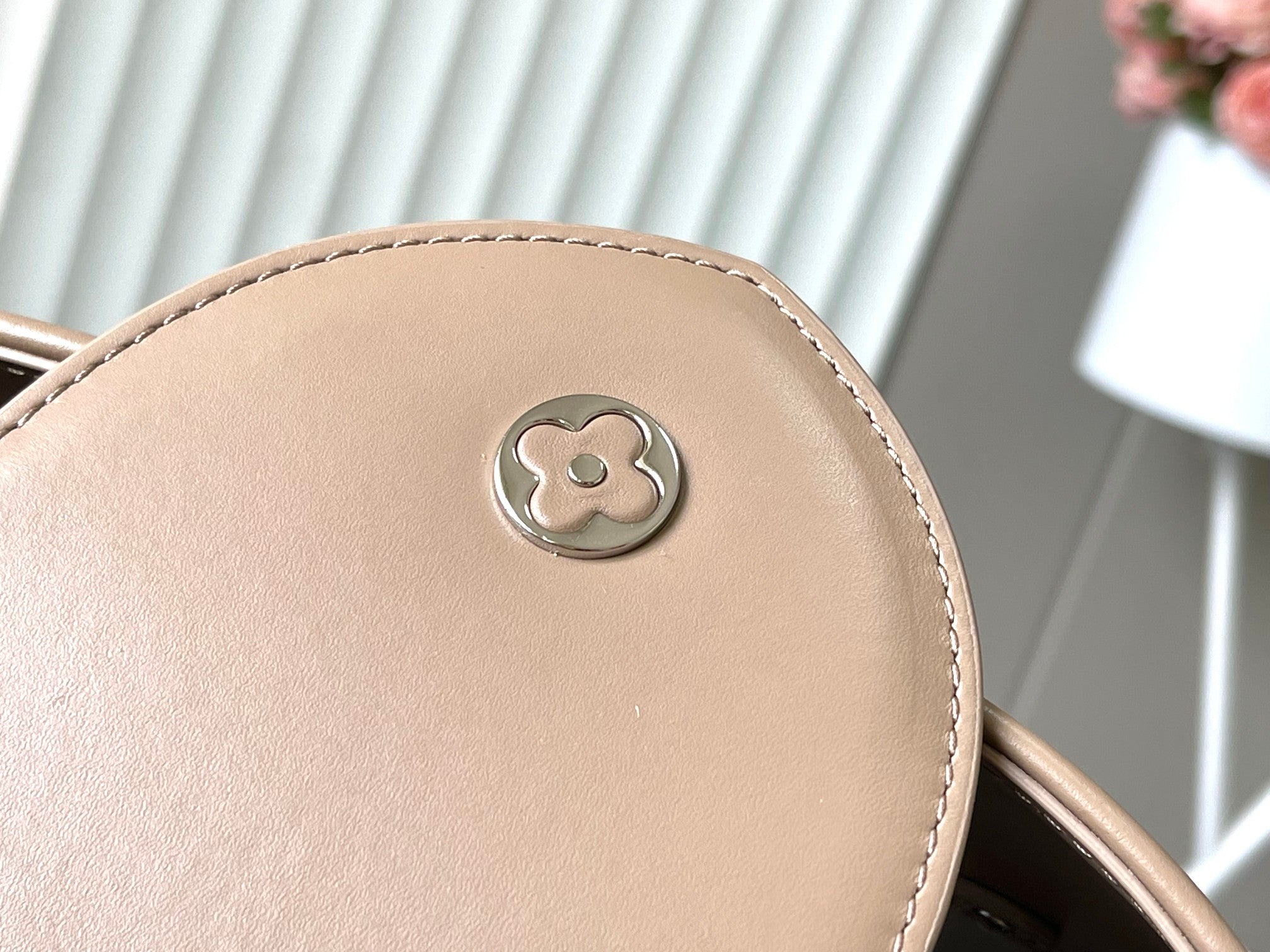 Louis Vuitton CAPUCINES SOUPLE GM 38 IN WHITE CANVAS AND TAUPE CALFSKIN TRIM