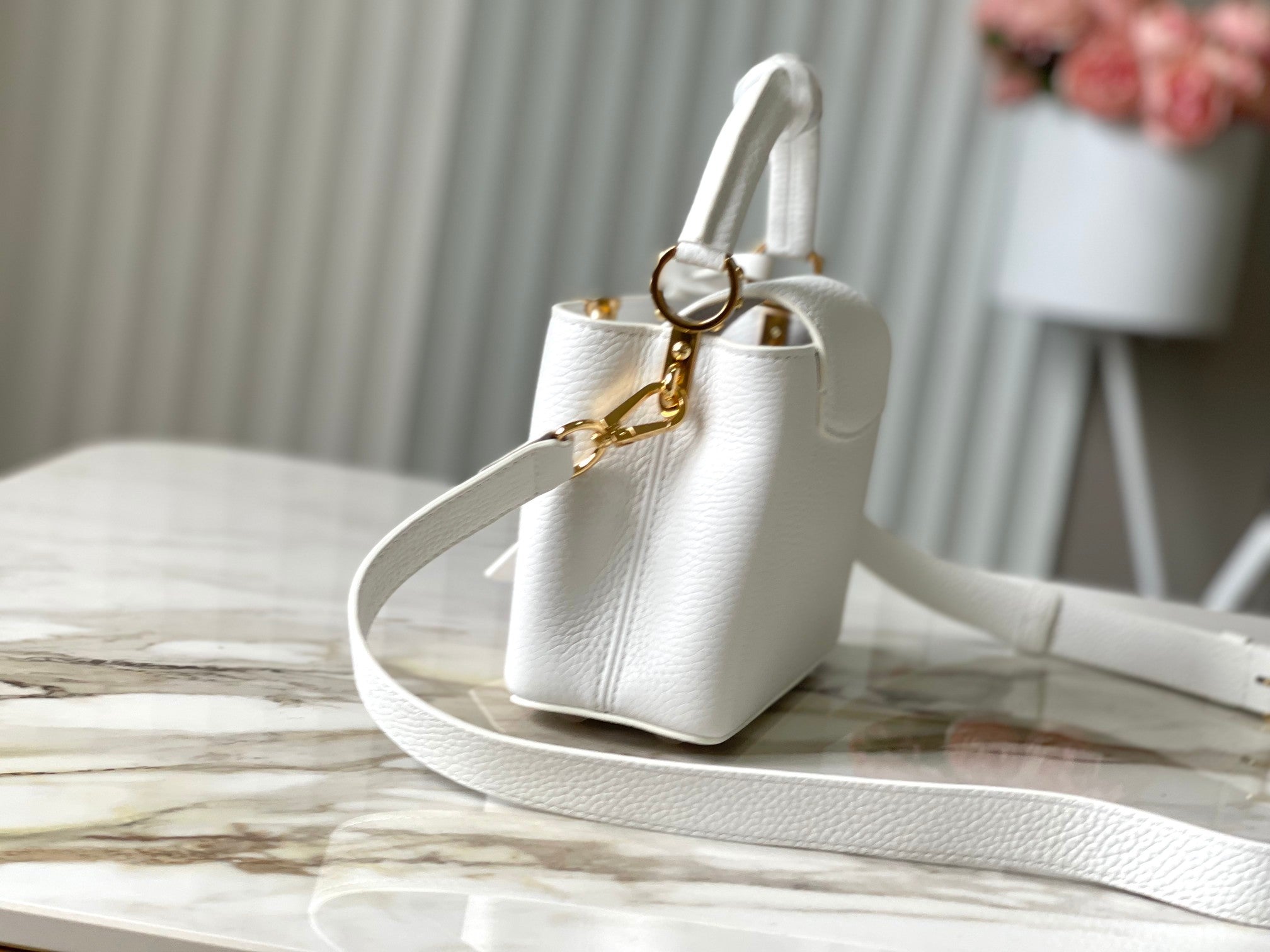 Louis Vuitton CAPUCINES MINI 21 IN WHITE TAURILLON GOLD HARDWARE
