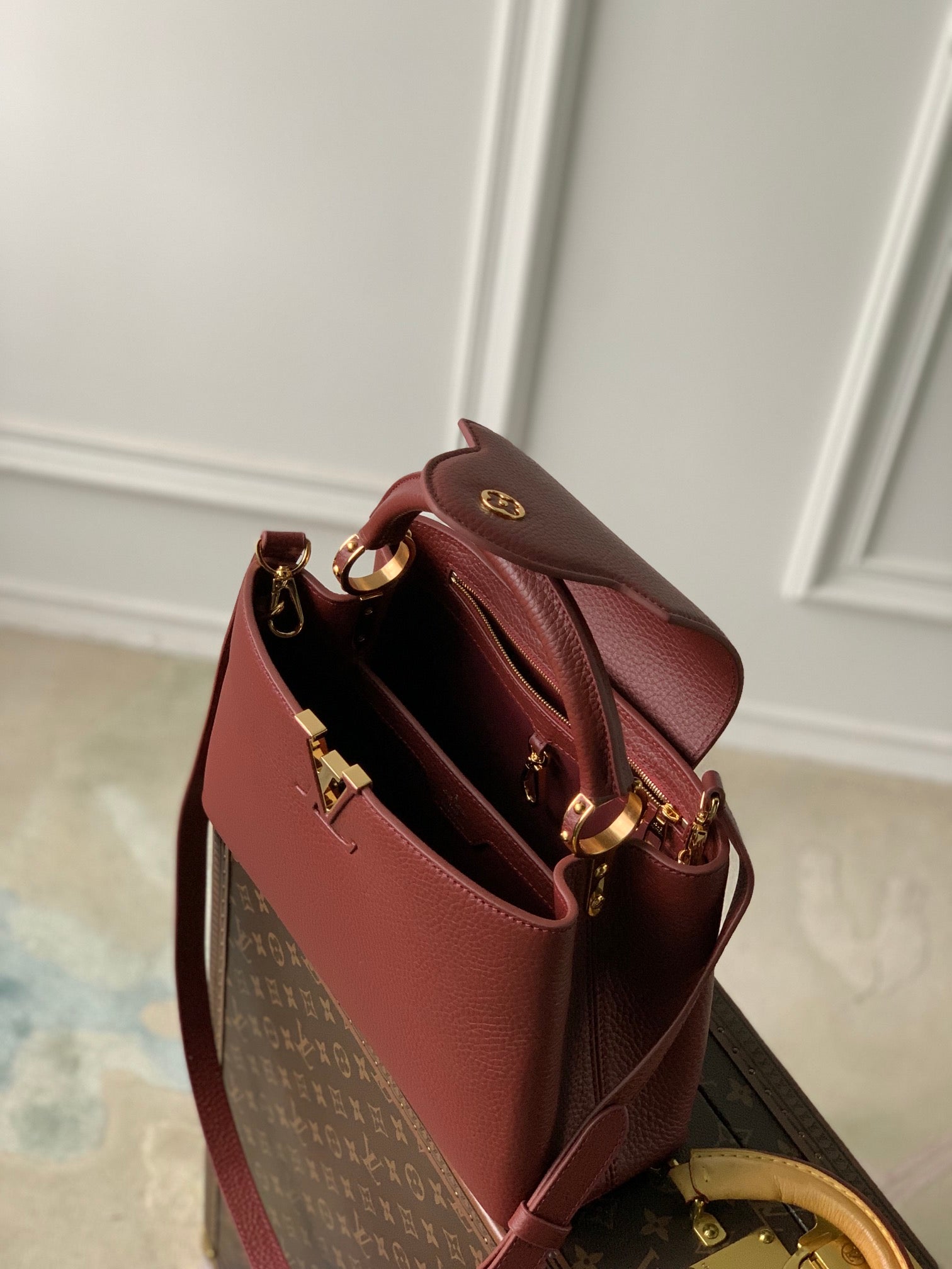 Louis Vuitton CAPUCINES MINI 21 BURGUNDY TAURILLON GOLD HARDWARE